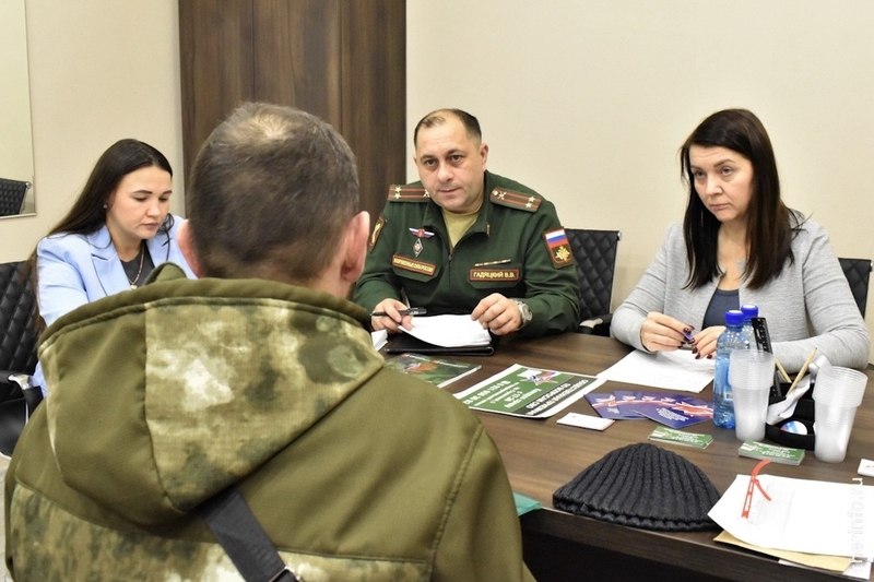 В Череповце приемная СВО отработала пять месяцев Встречи проходят в мэрии Каждую неделю бойцов и их родственников консультируют по вопросам льгот и мер поддержки   cherinfo ru news 143044 v cerepovce priemnaa svo otrabotala pat mesacev