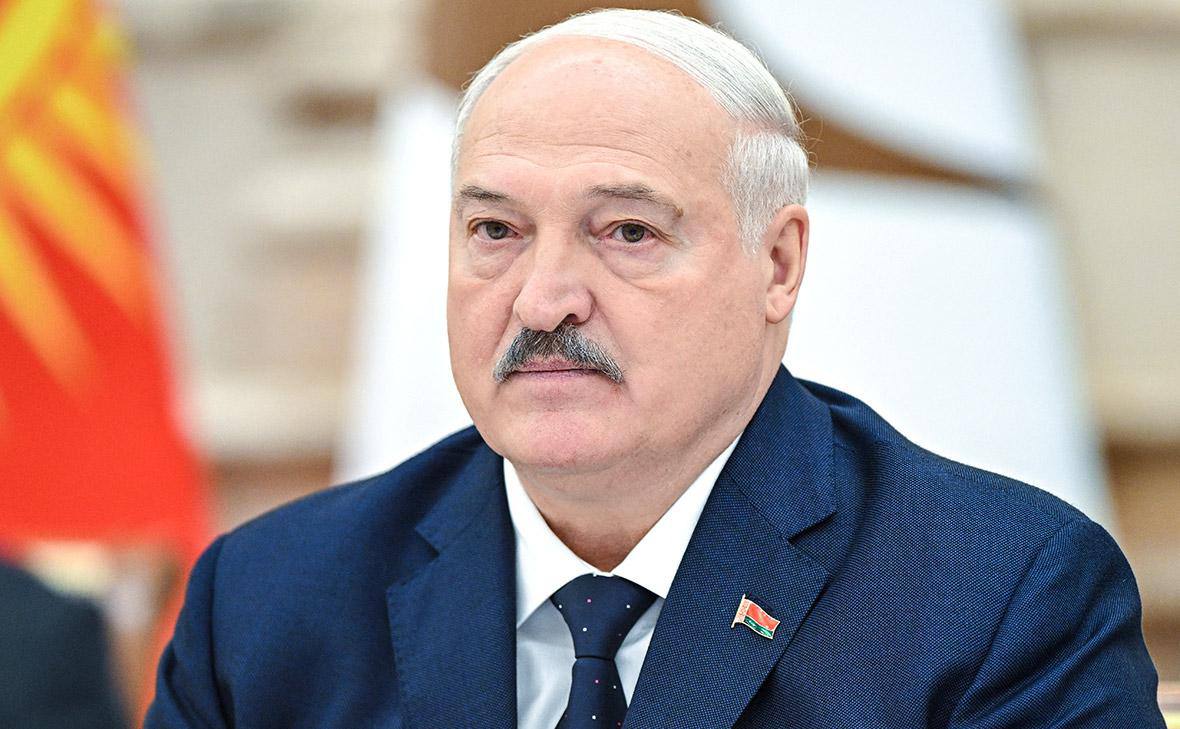 Беларуси необходима «военная мобилизация», для того, чтобы избежать проблем с экономикой страны, — Лукашенко. «Считайте, что мы живем в очень сложное мирное время, когда нужна военная мобилизация. Нужны жесткие, порой нетрадиционные методы работы. Но экономику страны нужно удержать. Это непросто при той лихорадке, которая присутствует на международных рынках, в глобальной экономике», — заявил он. По словам президента Беларуси, 2025 и 2026 годы будут «очень сложными и напряженными», в связи с чем давление и требование к работе «будут только повышаться». Он также отметил, что мобилизоваться приходится не только во время войны, но и в мирное время.