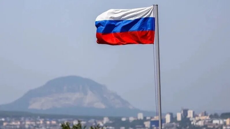 День России многие россияне планируют провести на курортах регионов СКФО — спрос на отдых в городах Ставрополья вырос вдвое На 90% выросло число бронирований на праздничные выходные в июне в городах Ставрополья в 2025 году по сравнению с аналогичным периодом прошлого года. По информации Российского союза туриндустрии, спрос также существенно вырос на курорты Северной Осетии — на 52%, а также Дагестана — на 23%. При этом лидерами по популярности в июне стали Нижегородская область +300% , Казань + 249% и Крым + 230% . Есть куда расти в плане турпотока.