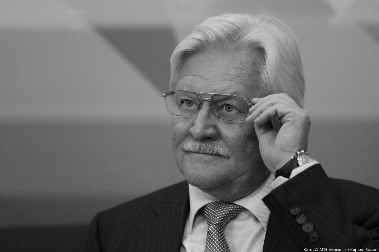 Скончался режиссер Юрий Кара Об этом сообщила журналистка Наталья Боброва. Трагедия произошла в Ялте, предварительно, у режиссера случился инфаркт. Кара снял такие картины, как «Завтра была война», «Воры в законе», «Мастер и Маргарита». Подпишитесь на «Абзац» Добавьте «Абзац» в ленту «Дзена»