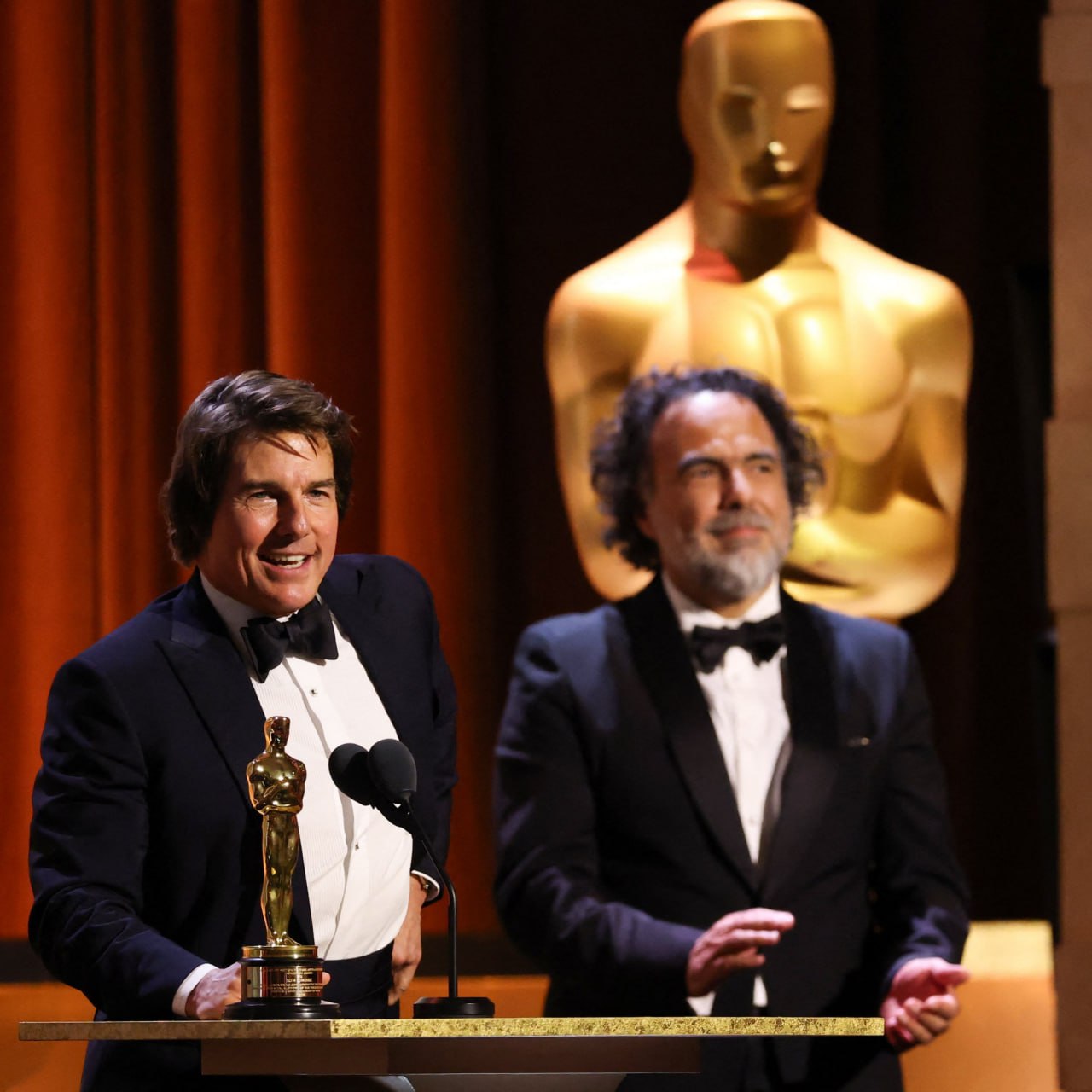 Том Круз удостоился почётного Оскара Статуэтку последней суперзвезде Голливуда вручил режиссёр Алехандро Г Иньярриту В следующем году у них выходит совместный и пока безымянный фильм в котором Круз сыграет человека вынужденного предотвращать конец света который сам же учинил Getty Images Следуй за КИНОТВ