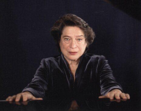 Политика снова выше культуры в Нидерландах отменили концерт Елизаветы Леонской В Эйндховене отказались от выступления известной пианистки потому что ранее она дала концерт в московском театре где бесплатно пускали военнослужащих и их семьи Леонская уроженка СССР с 1978 года живет в Вене имеет австрийское гражданство но тот самый концерт в Москве оказался решающим аргументом   Подпишитесь на Абзац TG VK Дзен MAX Rutube