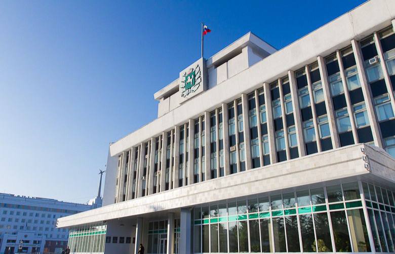 Дефицит бюджета Томской области превысил 10 млрд руб Это рекорд Из отчета об исполнении областного бюджета опубликованного департаментом финансов Томской области следует что доходы бюджета за январь октябрь 2025 го составили 86 5 миллиарда рублей Это 71 8 от годового плана 120 53 миллиарда Доходы снизились относительно аналогичного периода 2024 года на 2 2 Налоговые и неналоговые доходы составили 62 23 миллиарда рублей 69 2 от плана 89 92 миллиарда Это на 2 3 ниже показателя прошлого года Расходы бюджета за десять месяцев 2025 го исполнены в объеме 96 57 миллиарда рублей 75 от годового плана 128 8 миллиарда Расходы превысили показатель аналогичного периода 2024 года на 14 7 Дефицит бюджета Томской области по итогам десяти месяцев 2025 года сложился в сумме 10 05 миллиарда рублей План на 2025 год был 8 26 миллиарда следует из отчета Подписаться на канал   Предложить свою новость