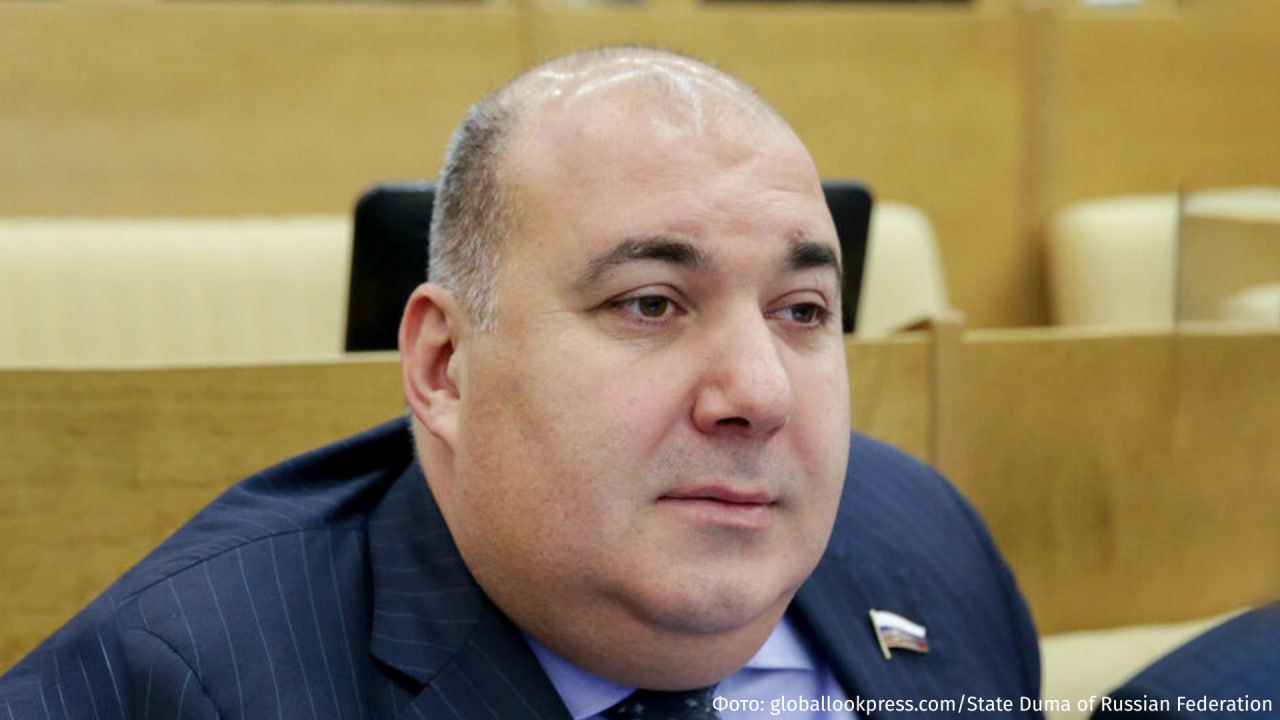 Бывший депутат Госдумы Юрий Напсо объявлен в розыск по подозрению в уголовном преступлении Информация следует из базы розыска МВД Ранее он был лишен мандата за прогулы заседаний депутат не посещал их в течении двух лет Тогда же Госдума приняла постановление о досрочном прекращении полномочий Напсо Верховный суд РФ отказался рассматривать жалобу депутата относительно решения нижней палаты IZ RU в Telegram в MAX