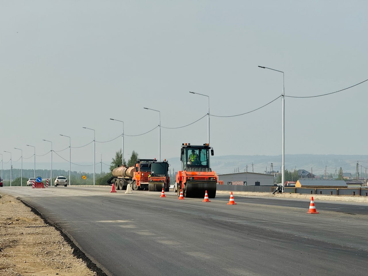 Более 120 км дорог планируют обновить в Якутии в 2025 году  Работы будут проводиться в рамках нацпроекта «Инфраструктура для жизни», инициированного президентом РФ Владимиром Путиным.  В рамках этого проекта будут отремонтированы дороги «Умнас», «Нам», «Амга», «Бетюн», «Мюрю», «Оймякон», «Абалах», «Кобяй», «Харбалах», «Устье-Кемпендяй» и «Анабар».