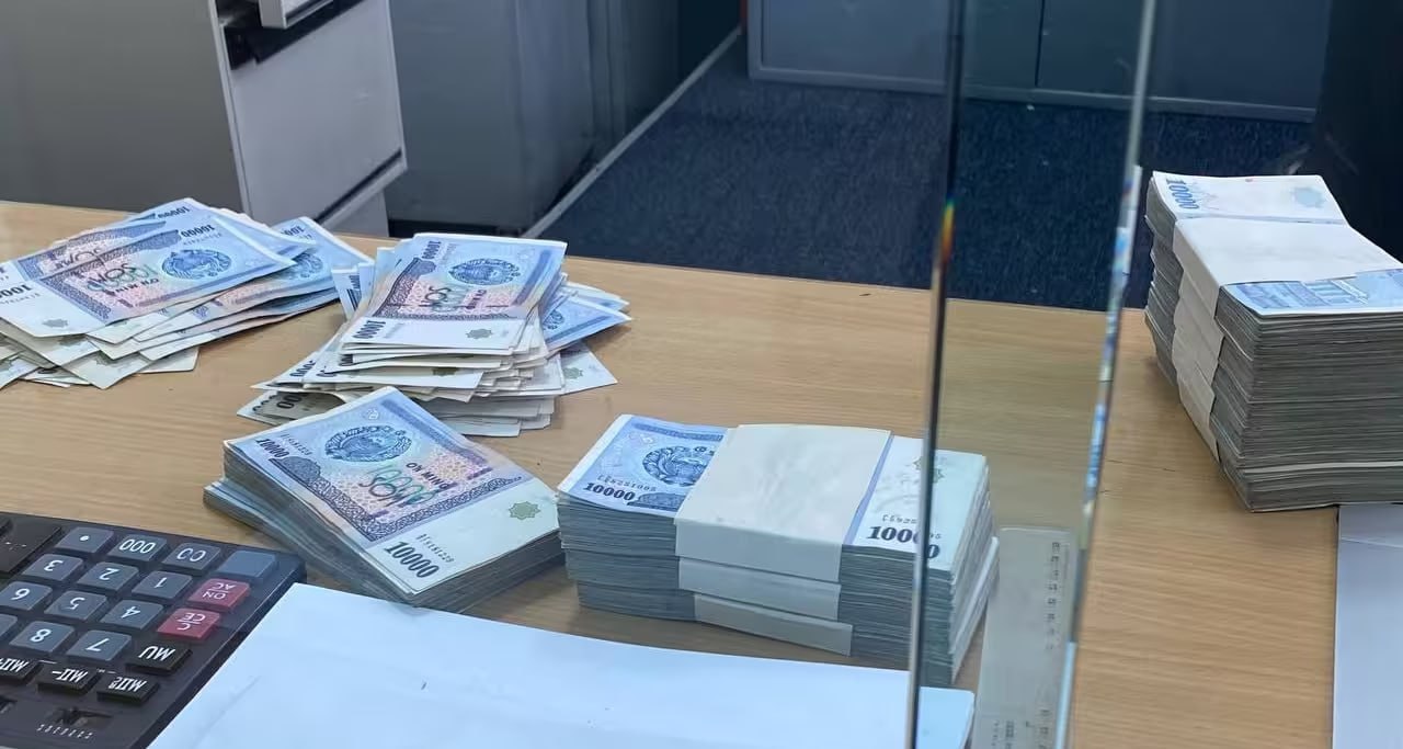 Пенсионная система Узбекистана будет реформирована Пенсионная система Узбекистана требует дальнейших реформ для обеспечения её устойчивости в среднесрочной перспективе и предоставления адекватного уровня пенсий. Об этом говорится в заключении Международного валютного фонда по итогам визита в Узбекистан. По данным фонда, в 2024 году расходы на пенсии составляли около 5% ВВП, что отражает рост пожилого населения и высокий уровень занятости в государственном секторе. Ожидается, что старение населения приведёт к увеличению давления на пенсионную систему, особенно если не будут проведены структурные реформы.