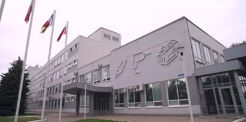 В Энгельсе бывший завод Bosch запустил производство газовых котлов На заводе компании Термотехника Энгельс состоялся официальный запуск производства нового бытового газового котла Предприятие которое до апреля 2023 года принадлежало немецкому концерну Bosch специализируется на выпуске оборудования для энергетики и отопления Новый котел разработан российскими инженерами компании с использованием комплектующих отечественных производителей Объем инвестиций составил 200 млн рублей Мощности производства бытового оборудования позволяют выпускать до 100 тысяч настенных газовых котлов в год С 2014 года предприятие произвело более 700 тысяч единиц бытового оборудования и более 5 600 промышленных котлов для компаний по всей России     sdelanounas ru blogs 170854 utm source tg sdelanounas ru подпишись Кстати а вы хотите чтобы на этом канале появились новости о вашей компании Это бесплатно Подробнее здесь   sdelanounas ru staticpages id 126