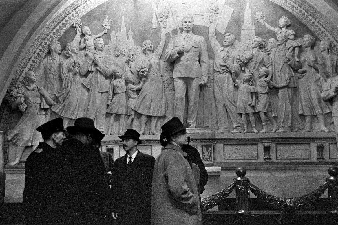 На станции метро «Таганская» восстановят исторический барельеф Он был посвящён Победе в Великой Отечественной войне. Барельеф утратили во время строительства пересадки на Таганско-Краснопресненскую линию. Барельеф будет расположен в переходе между станциями «Таганская» Кольцевой и Таганско-Краснопресненской линий