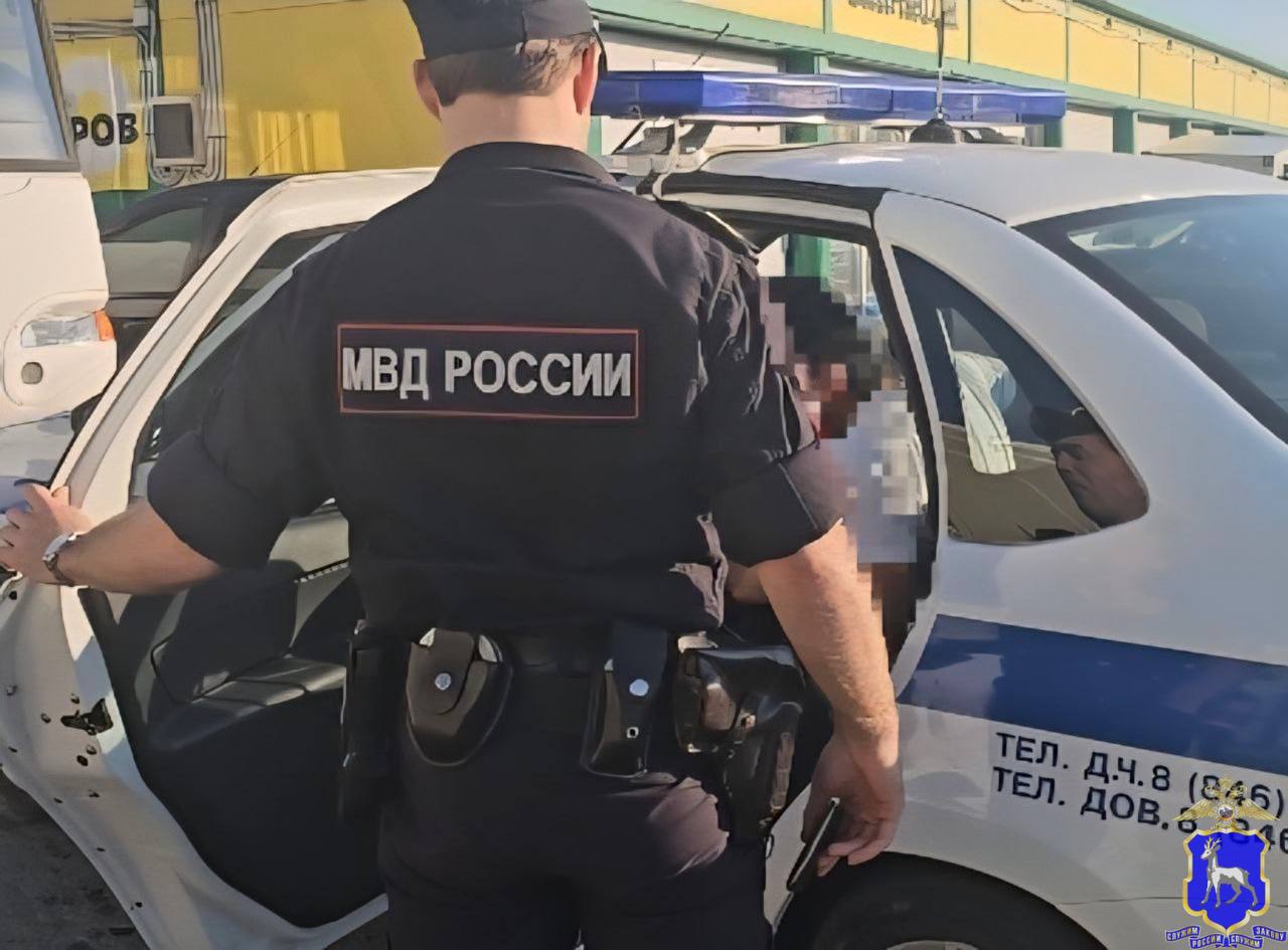 В отдел полиции по Промышленному району Управления МВД России по городу Самаре поступило сообщение о потасовке возле магазина разливных напитков на улице Фадеева. Следственно-оперативная группа незамедлительно прибыла по указанному в сообщении адресу. Опросив очевидцев произошедшего, сотрудники полиции установили, что незадолго до произошедшего между двумя мужчинами произошел словесный конфликт, в ходе которого один из участников несколько раз ударил другого, после чего тот упал и потерял сознание. После этого очевидцы сообщили о случившемся в полицию и медицинское учреждение, а нападавший покинул место происшествия. Подробнее…