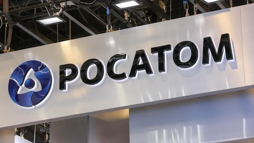 Российская госкорпорация Росатом всерьез занимается проектом уранового месторождения Мантра в Танзании Об этом сообщил журналистам министр экономического развития РФ Максим Решетников в рамках Российско танзанийского инвестиционного форума У нас здесь есть ряд ключевых мегапроектов главным из которых является Мантра проект по освоению уранового месторождения который ведет к развитию целого региона вокруг Сейчас регион непромышленный а крупный завод предполагает что электроэнергетики понадобится много и транспортная инфраструктура будет развиваться и логистика поэтому Росатом всерьез этим занимается сказал министр слова которого приводят российские СМИ Подробнее на нашем сайте v aa com tr 3939049 24 7 с Агентством Анадолу