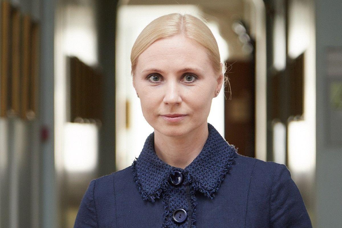КАДРОВЫЕ НАЗНАЧЕНИЯ Анна Рослякова назначена первым заместителем руководителя Администрации Главы ЛНР Она будет курировать вопросы внутренней политики, а также религии и межнациональных отношений. "Назначение Анны Росляковой на должность первого заместителя руководителя Администрации Главы ЛНР – важный шаг в укреплении управленческой команды и повышении эффективности работы органов власти республики", - отметили в пресс-службе Администрации Главы ЛНР. ⏺Ранее Анна Николаевна занимала пост первого заместителя председателя Правительства Рязанской области.