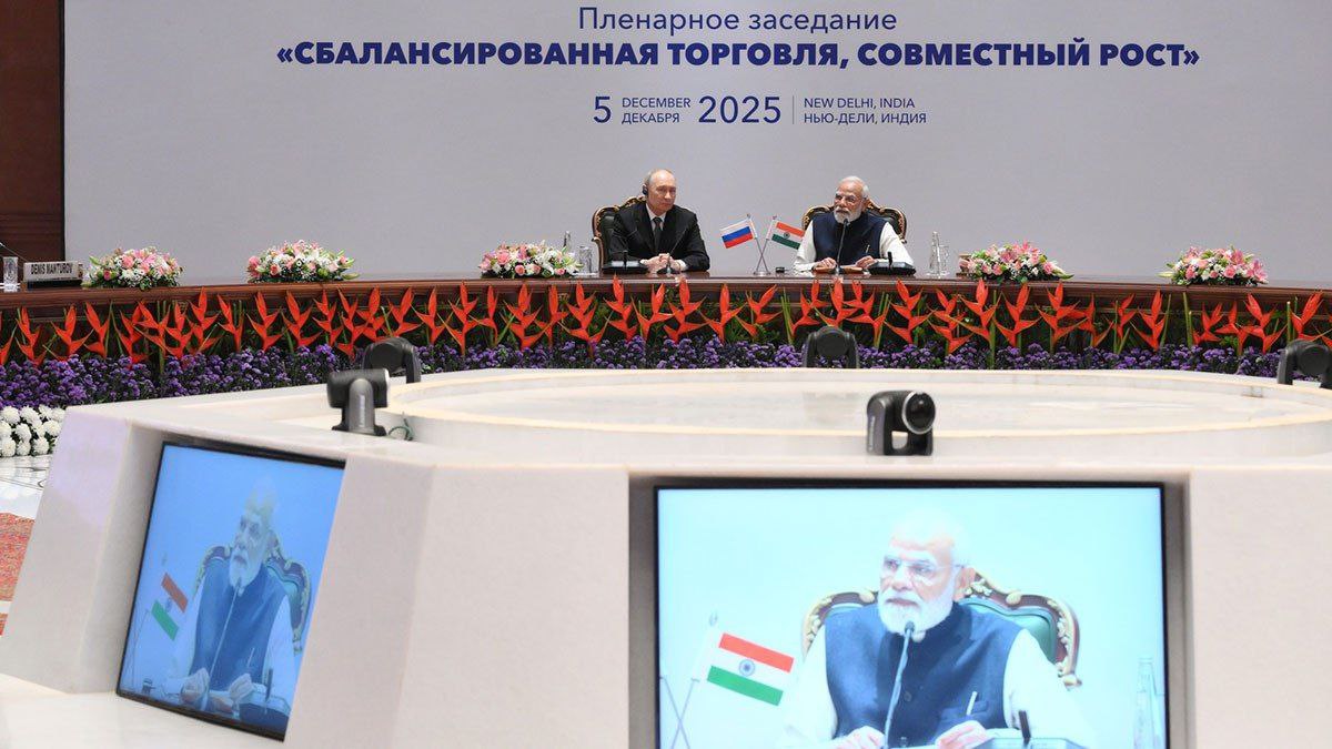 Наладить совместное производство электромобилей предложил премьер министр Индии Нарендра Моди в ходе российско индийского бизнес форума Россия это важный производитель современных материалов и вместе мы сможем обеспечивать более эффективное производство электромобилей компонентов для автомобилей и различных других технологий в сфере передвижения сказал Моди цитата по Интерфаксу Он добавил что это позволит не только удовлетворить потребности Индии но и способствовать развитию Глобального Юга в особенности африканского континента Пресс служба президента России Telegram Max