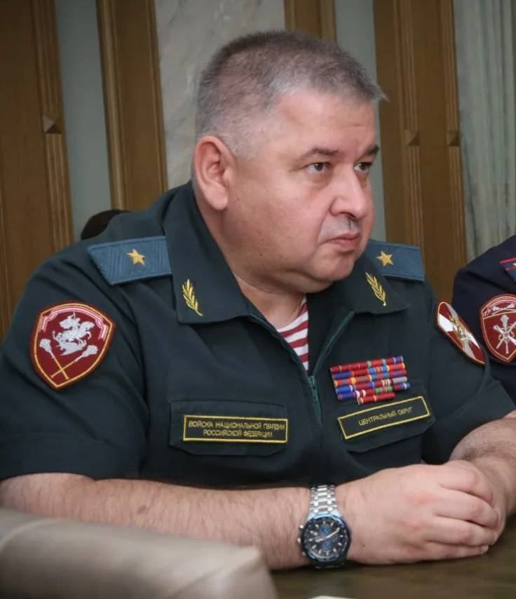 Замкомандующего Центральным округом Росгвардии Вадим Драгомирецкий ушёл на СВО. В прошлом году его приговорили к девяти годам по делу о получении взятки в 19 млн рублей.