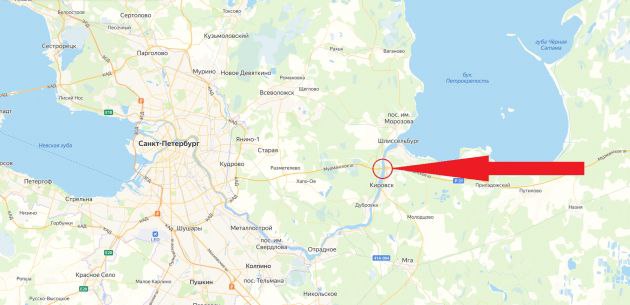 Арматура оголилась. Ладожский мост сузят на одну полосу для ремонта Как сообщила пресс-служба ФКУ Упрдор "Северо-Запад", до 4 июля ограничена пропускная способность Ладожского моста через Неву. Он расположен в Кировском районе Ленобласти, на 40-м километре автодороги "Кола". "В связи с разрушением бетона с оголением арматуры железобетонного пролётного строения в зоне опирания деформационного шва, необходимостью срочного ремонта самого шва, расположенного на неразводном пролетном строении Ладожского моста, в период с 21 июня по 4 июля будут производиться аварийно-восстановительные работы с перекрытием одной из двух полос движения в направлении Санкт-Петербурга. В случае обнаружения срытых дефектов в процессе выполнения аварийных работ, сроки производства работ могут быть увеличены", — рассказал начальник территориального ситуационного центра ФКУ Упрдор "Северо-Запад" Илья Пузыревский. Таким образом, одна из полос моста в направлении северной столицы будет закрыта, а на остальных скоростной режим ограничивается до 40 км/ч. пресс-служба ФКУ Упрдор "Северо-Запад"