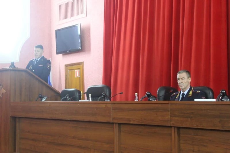 1  2  3  Начальник Главного управления МВД России по Самарской области генерал лейтенант полиции Игорь Иванов во вторник в УМВД России по Тольятти представил нового руководителя полковника полиции Илдара Чагаева Прежним начальником являлся полковник полиции Хейрулла Ахмедханов Он внес особый вклад в деятельность тольяттинского гарнизона полиции ГУ МВД России по Самарской области ГТРК Самара MAX lВК lОК lСАЙТ