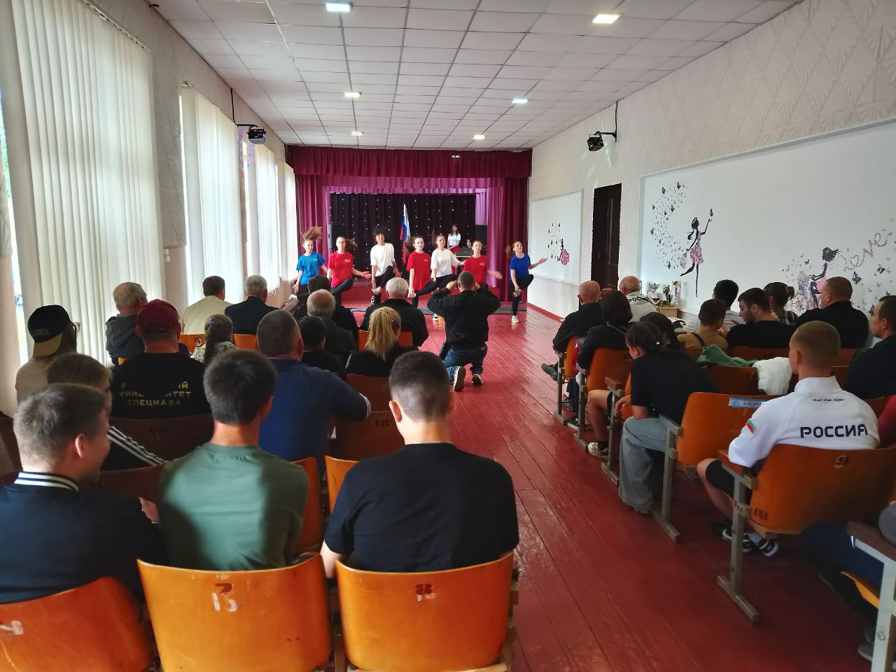 Каховские спортсмены завоевали золото на соревнованиях по гиревому спорту в Запорожской области Многократный чемпион мира по гиревому спорту Тимофей Семёнович Косенко отметил свой 75-й день рождения. В его родном селе Таврийское Запорожской области были организованы соревнования по гиревому спорту, в которых приняли участие атлеты разного возраста из семи населённых пунктов Запорожской и Херсонской областей. Херсонскую область представляли воспитанники Каховской ДЮСШ "Лидер" под руководством тренера и преподавателя Валерия Черепанова. Наши спортсмены: Андрей Черныш, Муслим Недоед, Михаил Сигарев и Николай Семёнов - все заняли призовые места. В соревнованиях также приняли участие ребята из Новотроицкой спортивной школы под руководством президента гиревого спорта в Херсонской области Юрия Шолохова. Поздравляем наших спортсменов с блестящими результатами и желаем им достижения новых целей! Сайт Администрации Каховского МО VK ОК