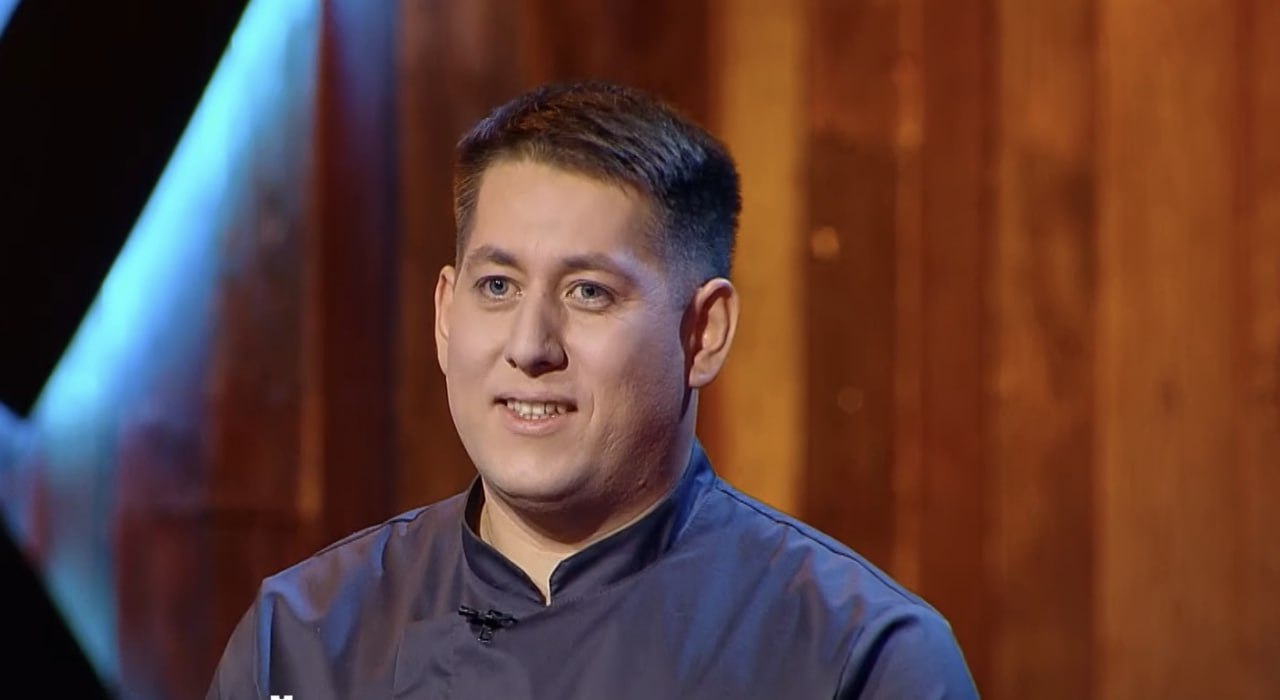 Повар из Тайшетского района пришел на кастинг Битвы шефов Выходит новый сезон кулинарного поединка Константина Ивлева и Рената Агзамова На кастинг проекта пришел 32 летний повар из посёлка Новобирюсинский Тайшетского района Сергей Теплюк На суд шефам Сергей принес блюдо из японской кухни Фото Телеканал Пятница 16   IrkutskMedia теперь в МАX