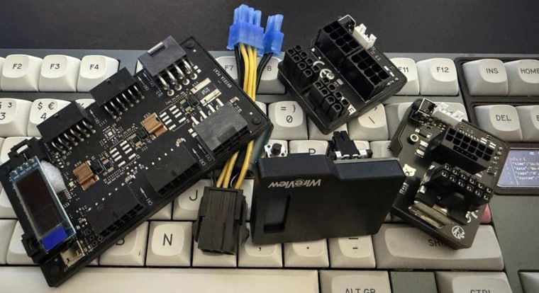 igor sLAB протестировали адаптеры AMPINEL и WireView PRO Редакция igor sLAB провела тестирование адаптеров питания AMPINEL Aqua Computer и WireView PRO Thermal Grizzly чтобы выяснить влияют ли они на производительность видеокарт Адаптеры разработаны для предотвращения оплавления разъёмов 12V 2 6 у топовых GPU от NVIDIA и AMD Ключевые детали Устройства в тесте Адаптеры AMPINEL WireView PRO NVIDIA PCAT Видеокарты GeForce RTX 5090 Radeon RX 9070 XT Radeon RX 7800 XT Radeon RX 6800 XT Radeon RX 5700 XT Результаты Влияния на FPS не обнаружено Разница в пределах погрешности Незначительные отклонения только в разогревочных прогонах После прогрева все адаптеры показали идентичную производительность   Контекст Адаптеры 12V 2 6 ответ на проблемы с перегревом и оплавлением Тесты проводились в игровых сценариях Вывод адаптеры безопасны и не мешают работе GPU Вы бы поставили такой адаптер ради безопасности Заказать сборку ПК в InterPC Закрытый чат Наши каналы Тeсты