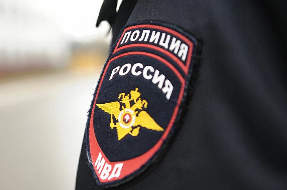 Полицейские работают с подростками, демонстрировавшими нацистский жест в Макеевке ДАН: Написать нам — они начали проверку. Действия участников видеозаписи подпадают под действие части 1 статьи 20.3 КоАП пропаганда или публичное демонстрирование нацистской атрибутики или символики и влекут за собой административное наказание в виде штрафа до двух тысяч рублей или административного ареста на срок до пятнадцати суток. Фото: Официальный ТГ-канал МВД России Читать полностью