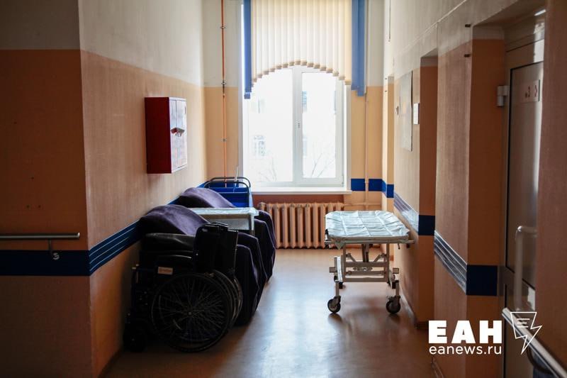 Уральские ученые нашли способ защиты от последствий химиотерапии Биологи Уральского федерального университета предложили использовать экстракт гриба трутовика плоского для снижения вреда от онкологических препаратов Исследование показало что компоненты гриба Ganoderma applanatum способны защищать ДНК здоровых клеток от генетических повреждений которые неизбежны при агрессивном лечении В ходе экспериментов на мушках дрозофилах ученые проверили три вида уральских трутовиков Выяснилось что два образца только усиливают токсический эффект тогда как экстракт трутовика плоского снизил показатели повреждений до нормальных значений По словам соавтора исследования Ольги Антосюк такие природные протекторы в будущем могут применяться не только в медицине но и для защиты организма от негативного влияния экологии и производственных факторов В планах команды УрФУ переход к испытаниям на более сложных биологических моделях и разработка схемы применения препарата Добро Новость ЕАН в MAX ЕАН в VK