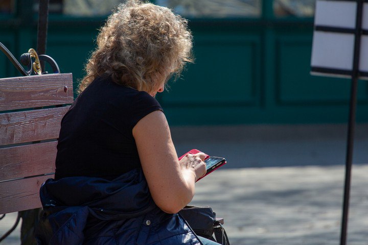 Найденный в диване телефон обернулся для орловца уголовным делом newsorel ru fn 1767372 html Мужчина из Орла стал фигурантом дела о краже найдя на работе чужой телефон Как сообщили в полиции подозреваемый игнорировал поступавшие на гаджет звонки а потом и вовсе выбросил сим карту Прислать новость Подписаться