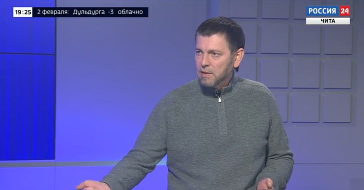 МинЖКХ собирает заявки от районов Забайкалья на модернизацию коммунальной инфраструктуры по нацпроекту 370 миллионов рублей направят власти Забайкалья на модернизацию коммунальной инфраструктуры в крае Об этом в прямом эфире ГТРК Чита на телеканале Россия 24 1 февраля рассказал и о вице премьера краевого правительства Алексей Гончаров Он отметил что программа является частью национального проекта Инфраструктура для жизни и предполагает работы не только по магистральным теплосетям но также сетям водоснабжения и водоотведения По источникам теплоснабжения то есть по самим котельным много работы провели по замене за последние три года Большое внимание уделяем магистральным теплосетям очень много таких сетей которые необходимо ремонтировать Если в Чите они у нас функционируют нормально мы их ремонтировали недавно то в муниципальных образованиях ситуация хуже Собираем заявки от муниципальных образований на выполнение таких работ В этом году порядка 370 миллионов выделено в рамках программы модернизации коммунальной инфраструктуры сказал Алексей Гончаров По его словам параллельно помимо программы МКИ внимание уделяется и ремонтным программам ресурсоснабжающих организаций Муниципальные образования совместно с профильным министерством будут контролировать каждое мероприятие В качестве оптимального решения для модернизации объектов теплоснабжения водоотведения и в целом оптимизации систем ЖКХ заключение концессионных соглашений Уже заключено 22 таких соглашения Всего планируем заключить 83 рассказал Алексей Гончаров Он отметил что реконструкция водовода в Краснокаменске начнется уже в этом году соответствующие концессионные соглашения заключены   Подписывайтесь TG VK MAX