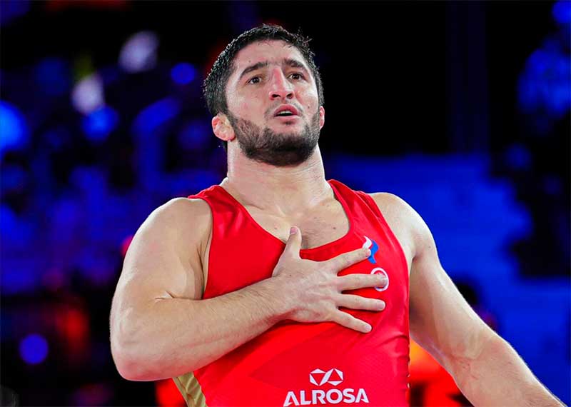 Определились финалисты чемпионата России по вольной борьбе. Завтра представители сборной Дагестана поборются за золотые медали в восьми весовых категориях из десяти. Пять финалов – чисто дагестанские. До 57 кг. Муса Мехтиханов Дагестан — Амир Чамзын Тыва До 61 кг. Заур Угуев Дагестан — Муслим Мехтиханов Дагестан До 65 кг. Абасгаджи Магомедов Дагестан — Ибрагим Ибрагимов Дагестан До 70 кг. Сайын Казырык Тыва — Константин Капрынов Саха-Якутия До 74 кг. Магома Дибиргаджиев Дагестан — Имам Ганишов Дагестан До 79 кг. Ахмед Усманов Дагестан - Мохьмад Насирхаев Дагестан До 86 кг. Ибрагим Кадиев Дагестан - Артур Найфонов Ханты-Мансийский АО . До 92 кг. Славик Наниев Ханты-Мансийский АО — Аманула Гаджимагомедов Дагестан До 97 кг. Абдулрашид Садулаев Дагестан - Магомед Курбанов Дагестан До 125 кг. Абдулла Курбанов Краснодарский край — Павел Кривцов Кемеровская область .