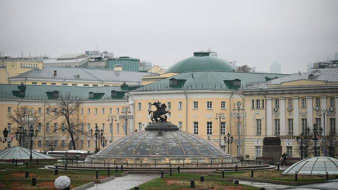 Москва вошла в число мегаполисов с низким индексом загрязнения атмосферы С 2010 года концентрация загрязняющих веществ в Москве снизилась в 2 5 раза а мелких частиц в 1 5 Таких результатов удалось добиться за счет комплекса мер включая развитие электротранспорта работу с энергетикой и промышленностью а также изменение характеристик топлива Подпишись на нас в МАХ