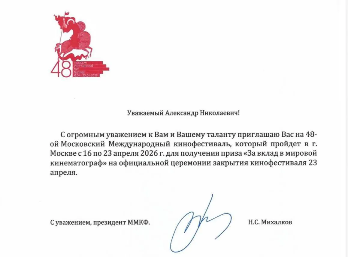 Какой стыд Режиссеру Александру Сокурову не вручили приз за вклад в мировой кинематограф на Московском международном кинофестивале Президент ММКФ Никита Михалков ранее направил ему приглашение на церемонию для получения награды Однако ни тот ни другой не присутствовали на закрытии фестиваля А ведь это современный гений живущий в России Абсолютно уникальный художник и талант И какой фильм Ранее кинотеатры Санкт Петербурга отказались показывать фильмы Сокурова в рамках ретроспективы к его 75 летию Читайте меня в MAX   max ru bloodysx