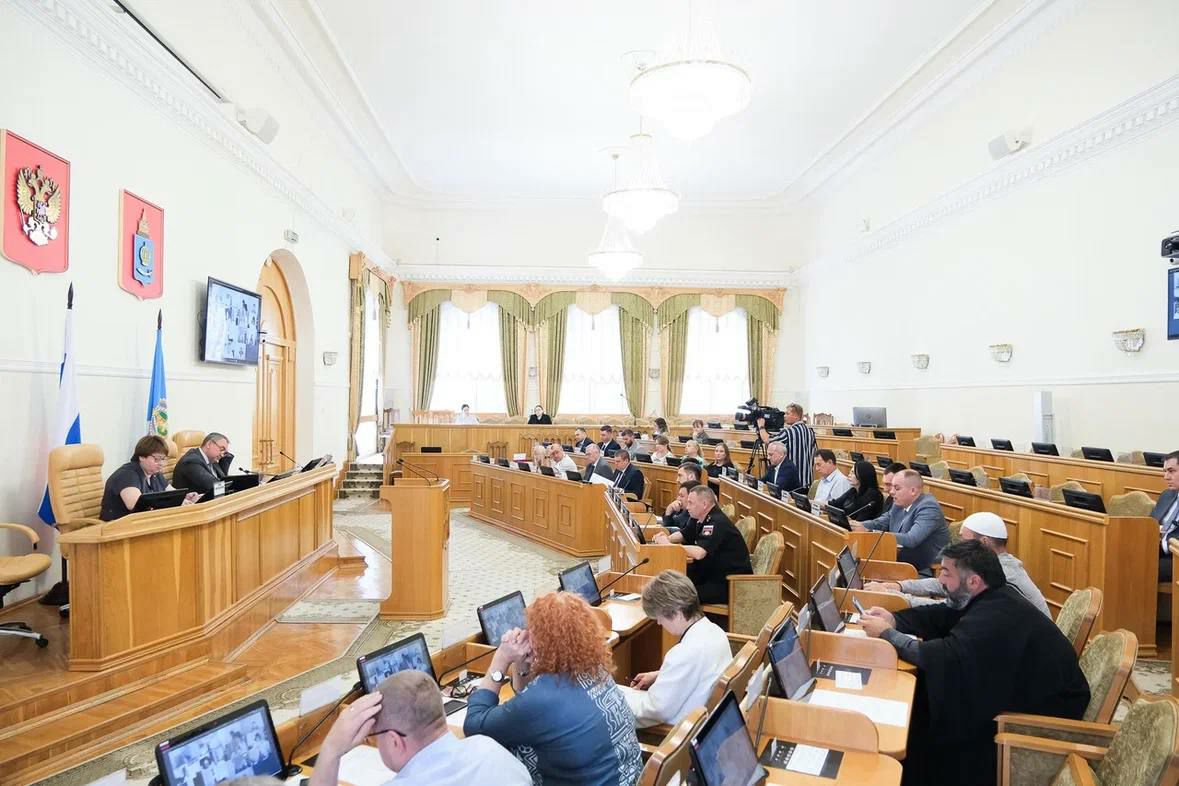 Работодателям, готовым трудоустраивать ветеранов СВО, выплатят по 200 тысяч рублей Также им компенсируют затраты на зарплату. Об этом стало известно на заседании межведомственной комиссии по координации оказания необходимой социальной поддержки и помощи участникам СВО и членам их семей. «Претендовать на субсидии могут негосударственные компании при соблюдении условий, включая трудоустройство через службу занятости, бессрочный договор с полным рабочим днем и зарплатой не ниже двух МРОТ», – говорится в сообщении правительства региона. Южная служба новостей