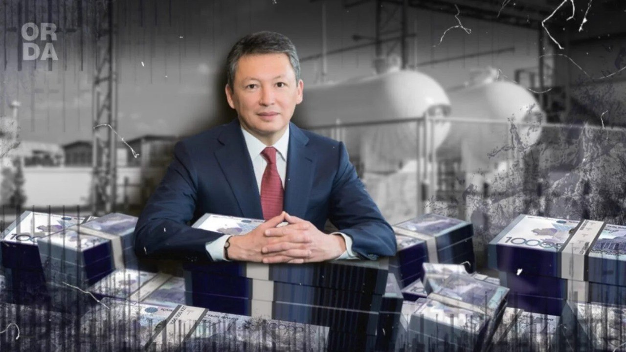 Тимур Кулибаев продаёт Каспий нефть стали известны подробности сделки Появились подробности сделки с компанией Каспий нефть которую проводит один из богатейших людей Казахстана Тимур Кулибаев Эксперт Нурлан Жумагулов в своём телеграм канале Energy Monitor поделился дополнительной информацией о продаже АО Каспий нефть главного нефтегазового актива Кулибаева Покупатель западный инвестор уже работающий в Казахстане Сделку должны завершить до конца года При этом опционально рассматривается продажа права на недропользование месторождения Ансаган компания Алмэкс Плюс сообщил Жумагулов Эксперт напомнил что компания Кулибаева добывает порядка миллиона тонн нефти в год и считается одной из наиболее эффективных с точки зрения налоговых выплат на добытое сырьё уступая только Тенгизшевройлу и Карачаганак Петролиум Оперейтинг При этом на месторождении Айранколь которое разрабатывает Каспий нефть добыча падает Окончательная сумма сделки не ясна Ранее Каспий нефть уведомила KASE о предстоящей крупной сделке по частичной или полной продаже доли в компании напомнил Нурлан Жумагулов По имеющейся информации сделка ещё не завершена стороны находятся в процессе переговоров Документ о предстоящей сделке с АО Каспий нефть появился на сайте KASE 3 сентября В нём не говорилось напрямую о продаже компании но как правило такие объявления предшествуют сделкам по частичной или полной смене собственников Решение которого касается документ было принято 28 августа Ранее в медиапространстве появилась информация о том что Тимур Кулибаев планирует продажу АО Каспий нефть и уходит из нефтегазовой отрасли Разбор почему олигарх может расстаться со своим главным нефтяным активом в нашем материале t me orda kz