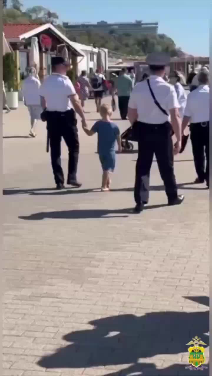 В Сочи полиция вернула потерявшегося мальчика матери