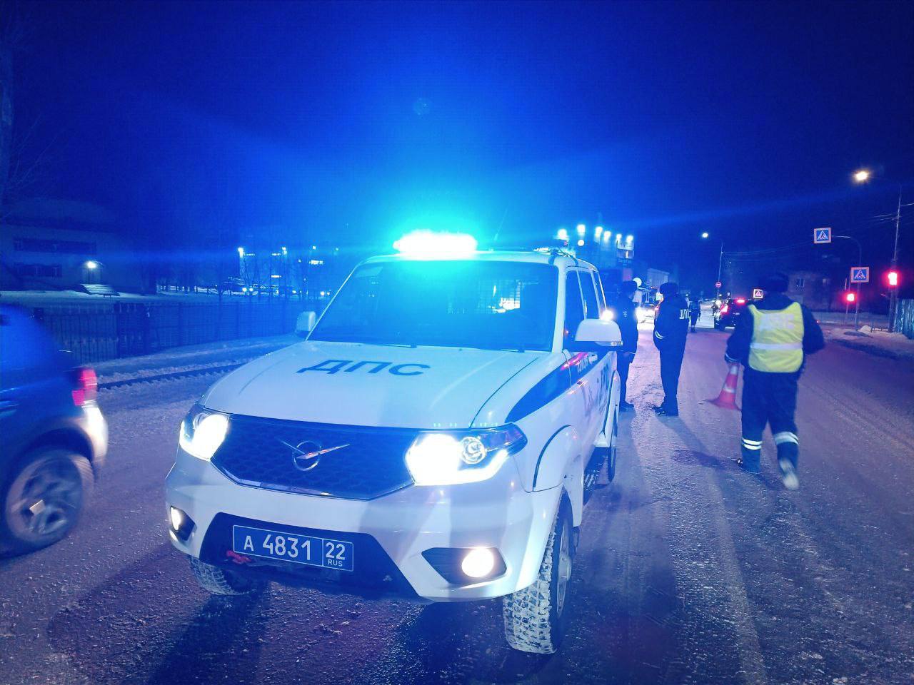 В Барнауле насмерть сбили женщину которая переходила на красный свет ДТП произошло на улице Воровского Около 17 20 водитель мужчина 1992 года рождения управляя грузовиком Хино наехал на пешехода женщину которая шла по пешеходному переходу на запрещающий сигнал сообщает Barnaul22 Женщина скончалась на месте происшествия до приезда скорой Ее личность устанавливается Подписаться на amic ru   Мы в Max