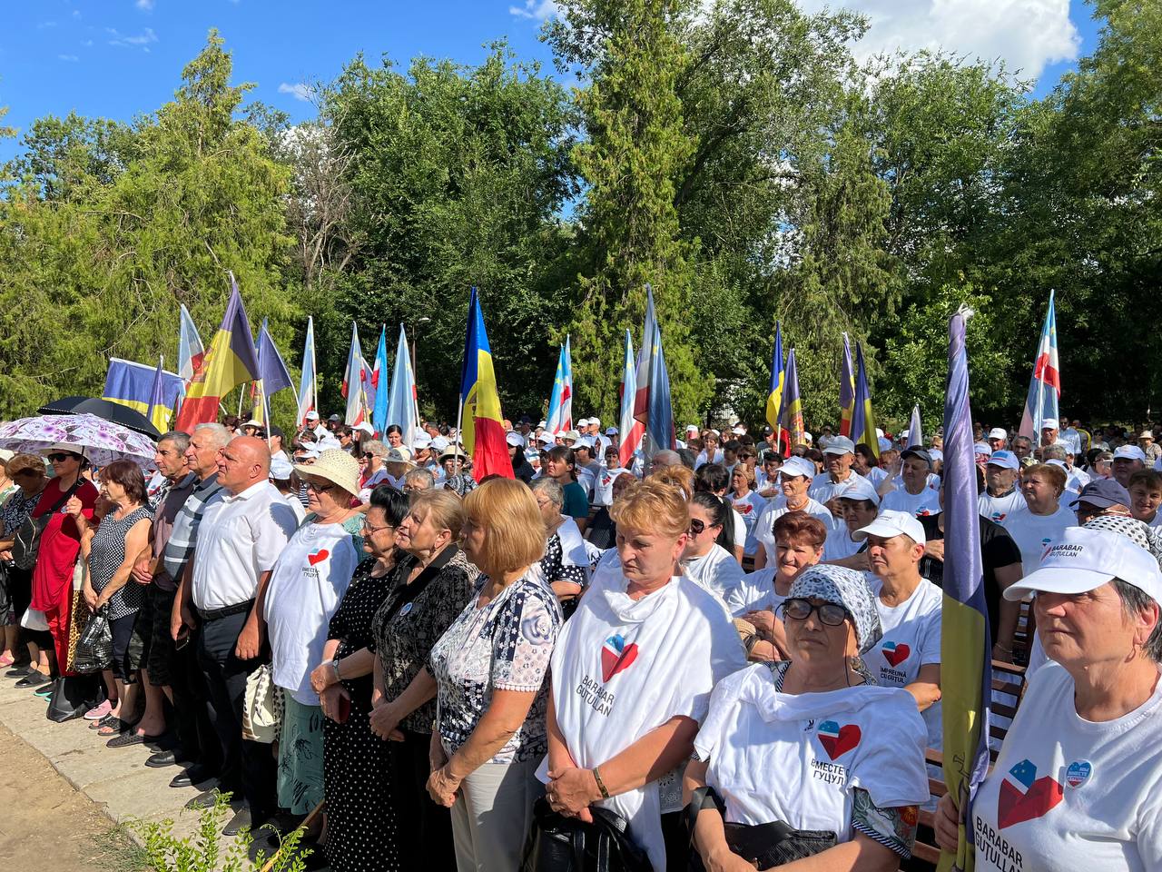 Жители Гагаузии заполнили парк в Вулканештах!   Люди пришли, чтобы выразить полную поддержку башкану Гагаузии в день, когда исполняется два года со дня инаугурации Евгении Гуцул.