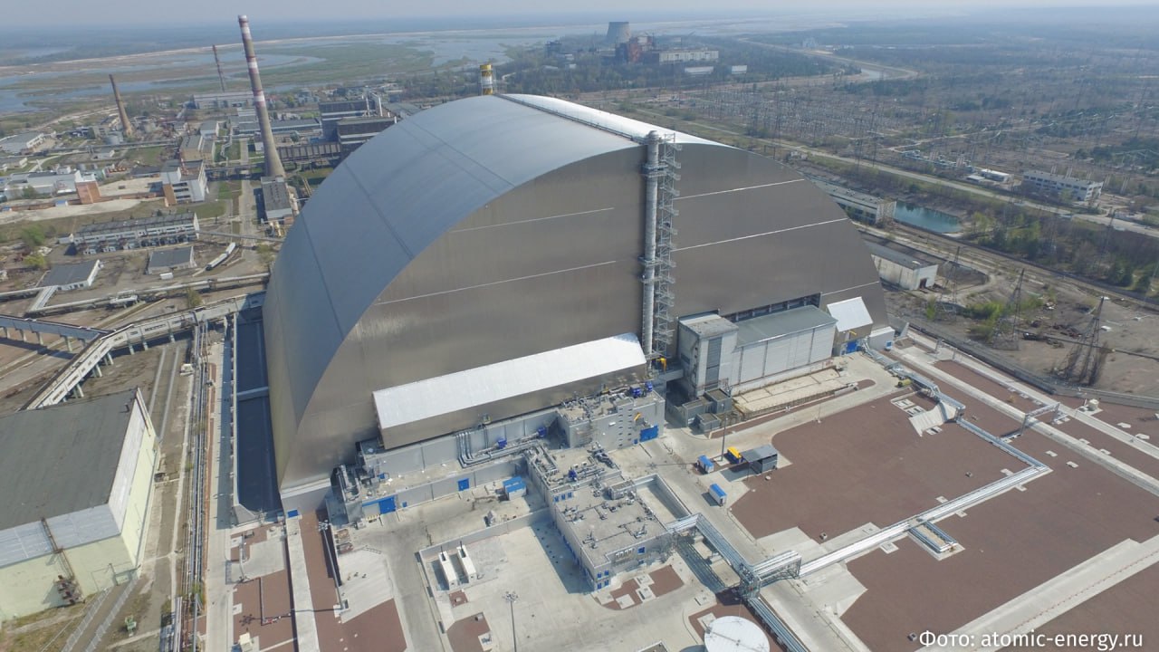 Новый саркофаг на Чернобыльской АЭС утратил свои основные функции обеспечения безопасности Об этом заявило МАГАТЭ Однако стены саркофага не получили необратимых повреждений и находятся в удовлетворительном состоянии Агентство посоветовало продолжить работы по восстановлению и защите конструкции нового саркофага IZ RU в Telegram в MAX