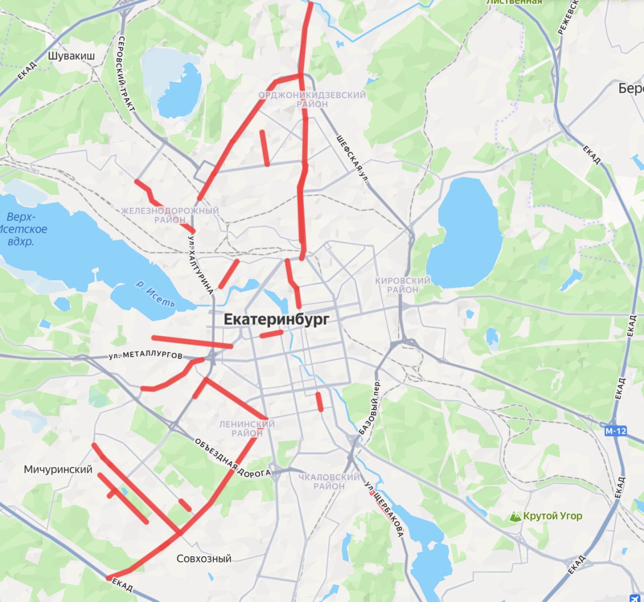 В Екатеринбурге увеличат количество выделенок для автобусов и троллейбусов Всего добавят 8 5 километров специальных полос Об этом сообщил близкий к мэрии телеграм канал Екатеринбург Главное Выделенные полосы появятся сразу на нескольких участках города улица Амундсена от Академика Парина до Екатеринбургской кольцевой автодороги проспект Космонавтов от Ильича до Шефской проспект Космонавтов от Машиностроителей до переулка Мельковского проспект Космонавтов от Челюскинцев до Фронтовых бригад улица Орджоникидзе от 40 летия Октября до Машиностроителей В марте прошлого года жители Екатеринбурга проголосовали за развитие выделенок для общественного транспорта Инициативу поддержали более 90 участников голосования Всего в опросе приняли участие 6 7 тыс человек Яндекс карты