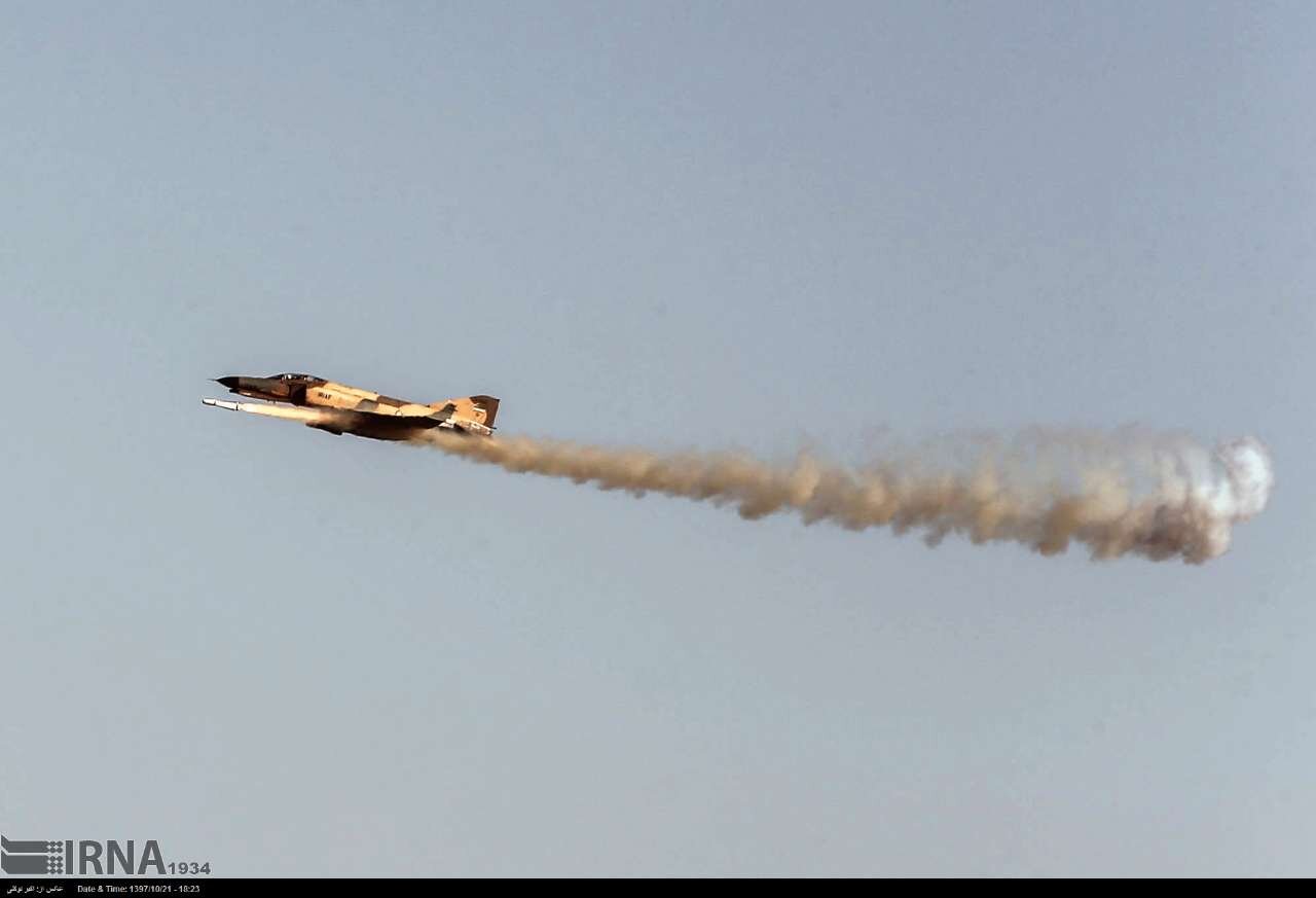 Военный самолет потерпел крушение во время тренировочного полета в провинции Хамедан в Иране В результате инцидента один из пилотов погиб второй выжил сообщает агентство Khabar Online со ссылкой на пресс службу ВВС Ирана Причина крушения расследуется РЕН ТВ ждет вас в MAX