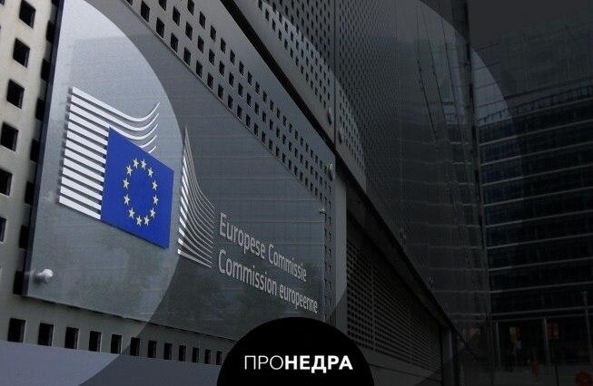 Еврокомиссия раскритиковала решение США повысить пошлины на сталь Еврокомиссия «выразила сожаление» по поводу решения США увеличить тарифы на ввоз стали, включая поставки из ЕС, с 25% до 50%, о чем говорить в официальном заявлении ЕК. По мнению европейских чиновников, это усилит глобальную экономическую неопределенность и осложнит переговоры о предотвращении торговой войны. В заявлении подчеркивается, что подобные меры повысят расходы потребителей и бизнеса как в Европе, так и в США, а также негативно скажутся на текущих усилиях ЕК по поиску компромиссного решения. Пронедра/Подписывайся