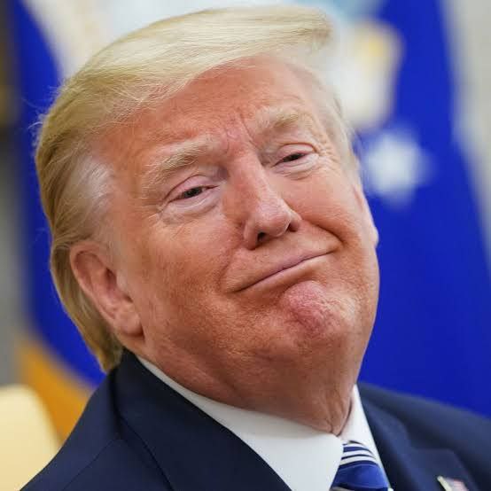 Сокращение доли семьи Трамп в World Liberty Financial с 60% до 40%, что потенциально принесло $190 млн, из которых $135 млн досталось Дональду Трампу, совпадает с неожиданным сбором $550 млн от продажи токенов WLFI, как сообщило Reuters 31 марта 2025 года, несмотря на то, что платформа еще не запущена.