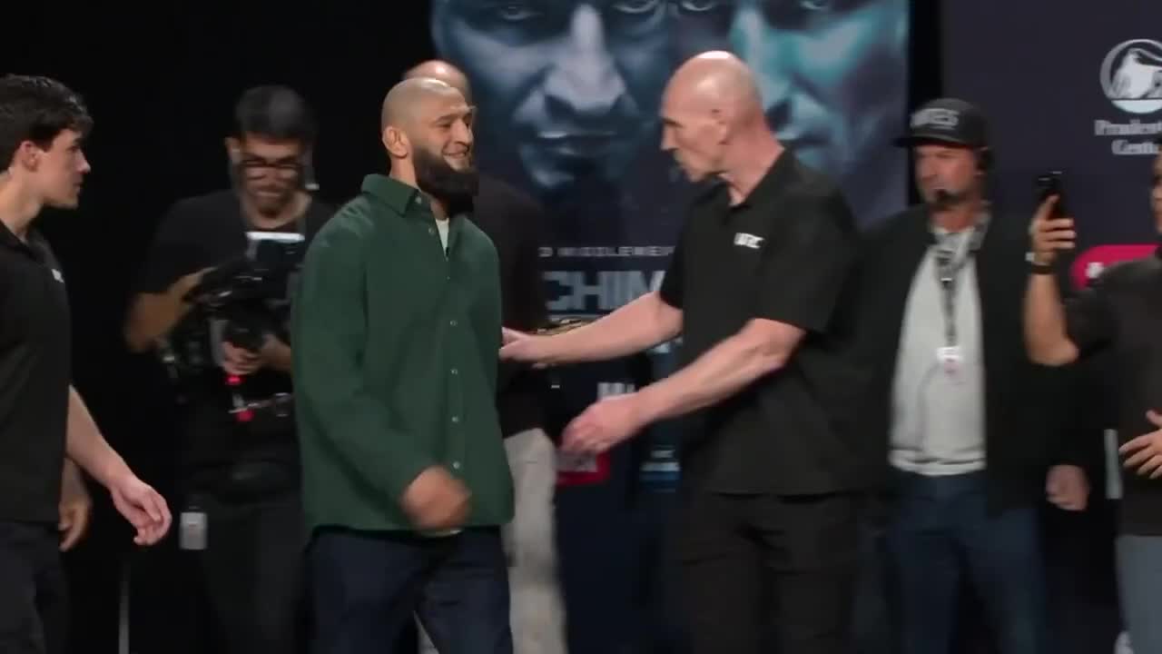 Чимаев и Стрикленд столкнулись на пресс-конференции UFC 328