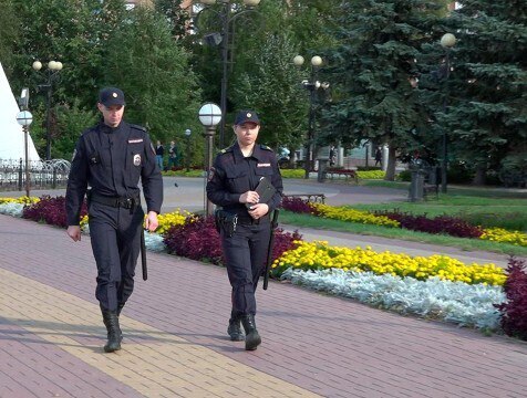 В Калужской области планируют учредить 25 премий для сотрудников УМВД Для сотрудников правоохранительных органов отличившихся добросовестной службой в своих подразделениях планируют учредить премии Всего их будет 25 Лучший участковый Лучший следователь Лучший сотрудник патрульно постовой службы полиции и другие Губернатор поручил подготовить предложения по возможным мерам стимулирования личного состава УМВД http gtrk kaluga ru news obschestvo news 57023