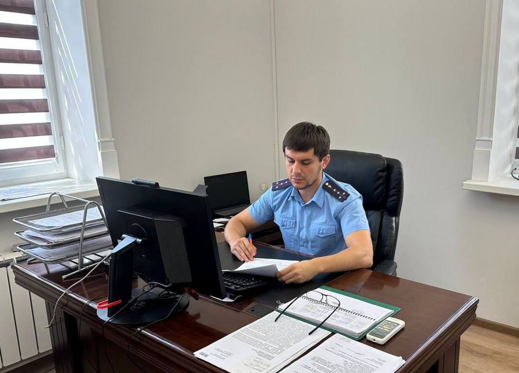 После вмешательства прокуратуры Каспийска малолетнему ребенку установлена инвалидность Прокуратурой города Каспийск проведена проверка по обращению местной жительницы о ненаправлении на медико социальную экспертизу ее 3 летней дочери страдающей тяжелым заболеванием В целях устранения нарушений законодательства главному врачу ГБУ РД Каспийская центральная городская больница прокуратура внесла представление После вмешательства прокуратуры несовершеннолетняя направлена на комплексную медико социальную экспертизу по результатам которой ей установлена инвалидность Подробнее на Едином портале прокуратуры epp genproc gov ru web proc 05 mass media news item 108882693