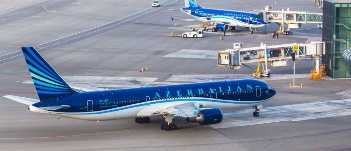 Рейс авиакомпании Azerbaijan Airlines  AZAL  из Баку в Казань отменен из-за плана «Ковер»  «Решение принято в связи с закрытием воздушного пространства над Казанью из-за плана „Ковер”», – сообщили в авиакомпании  В свою очередь информации от Росавиации о закрытии воздушного пространства над международным аэропортом «Казань» еще нет.   Подпишитесь: