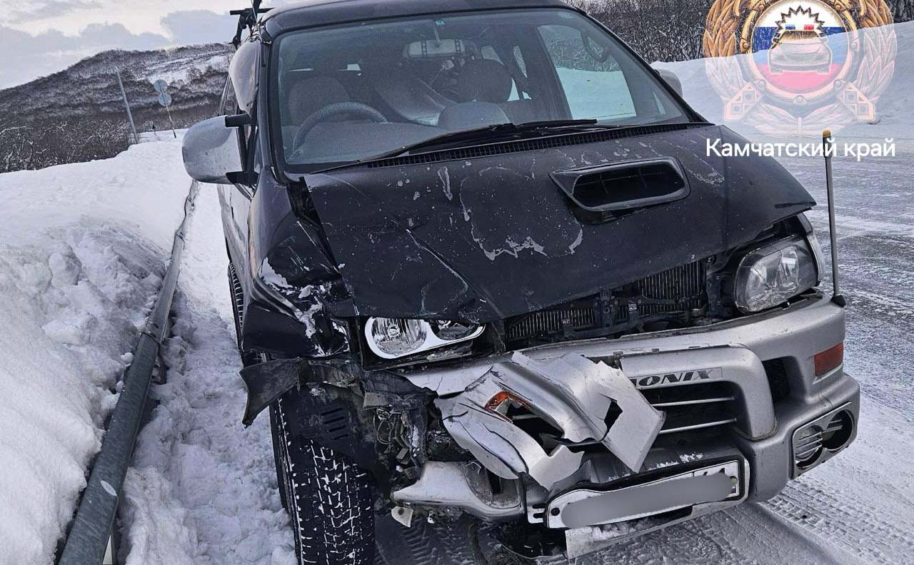 На мильковской трассе столкнулись Митсубиси и Ниссан В аварии пострадала пенсионерка В краевом управлении Госавтоинспекции сообщили обстоятельства аварии на трассе Петропавловск Камчатский Мильково с участием Митсубиси Делики и Ниссан Ноута Подробности по ссылке   kamtime ru article 004f04de ff3f 448d 90d5 3dc65ed9b611