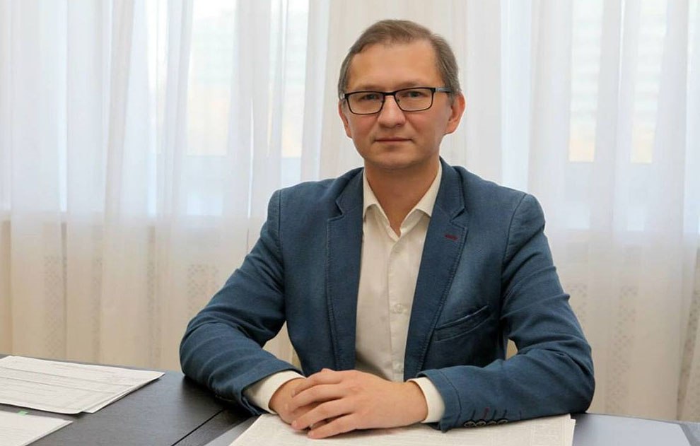 Андрей Южаков возглавил правительство Иркутской области Губернатор Игорь Кобзев назначил Южакова занимавшего до сих пор должность заместителя председателя правительства Иркутской области исполняющим обязанности председателя правительства В соответствии с областным законодательством кандидатура Южакова в качестве постоянного главы регионального правительства должна пройти согласование в Законодательном собрании