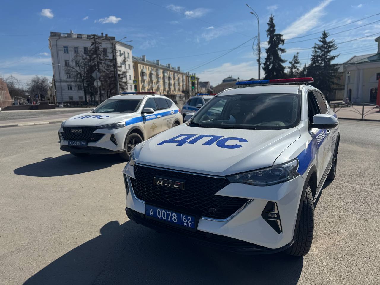  В результате комплексных оперативно-профилактических мероприятий за прошедшие выходные и праздничные дни на дорогах Рязанской области инспекторы дорожно-патрульной службы Госавтоинспекции выявили 975 нарушений ПДД, в том числе 22 факта управления транспортными средствами в состоянии опьянения. Выявлено 12 водителей, которые на законные требования сотрудников полиции о прохождении медицинского освидетельствования ответили отказом, в связи с чем в отношении этих граждан составлены соответствующие административные материалы. Выявлено 2 факта управления транспортным средством в состоянии опьянения повторно. В ходе рейдов выявлены более 50 нарушений, совершенных пешеходами. 19 водителей управляли транспортным средством, не имея права управления. Выявлено 11 нарушения, связанных с перевозкой детей.