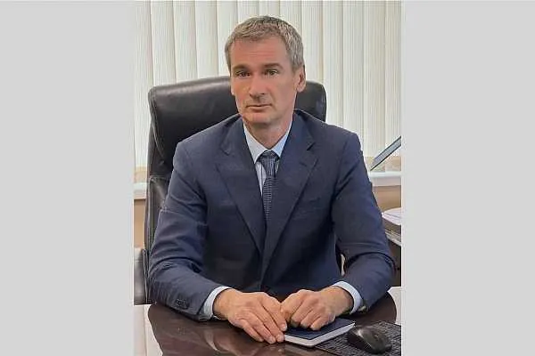 Генеральным директором аэропорта Владикавказ назначен Андрей Чурюмов Генеральным директором аэропорта Владикавказ назначен Андрей Чурюмов Об этом сообщает AVIA RU со ссылкой на данные воздушной гавани Как рассказали в аэропорту Андрей Чурюмов работает в гражданской авиации 30 лет Получил высшее образование в Московском государственном техническом университете гражданской авиации Начинал свой путь с работы в службе авиационной безопасности С 2018 года занимал должность заместителя директора ОАО Международный аэропорт Владикавказ В команде Новапорт Холдинг 8 лет aviaru net n294639 Оставайся в информационном потоке подпишись на наш канал в MAX