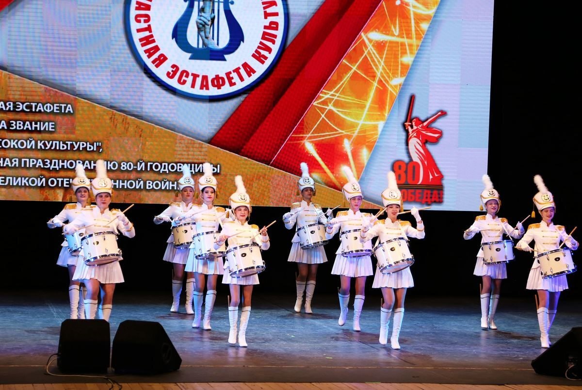 В Волгоградской области определили Район высокой культуры В регионе подвели итоги IX областной эстафеты культуры Район высокой культуры На итоговом гала концерте коллективы муниципальных районов и городских округов представили лучшие творческие номера посвящённые 80 й годовщине Победы в Сталинградской битве В восьми номинациях были определены 14 победителей Ими стали Волжский Фролово Камышин Михайловка Урюпинск и Волгоград Еланский Киквидзенский Жирновский Камышинский Октябрьский Среднеахтубинский Котельниковский Котовский районы Главная награда почётное звание Района высокой культуры в этом году присвоено Новоаннинскому муниципальному району