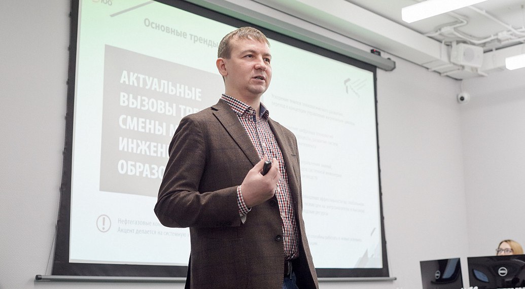 Исполняющим обязанности ректора ИжГТУ имени М Т Калашникова стал Михаил Писарев У нового руководителя ИжГТУ высшее техническое образование в области фундаментальной радиофизики и физической электроники Позже он получил диплом международного образца по специальности нефтяного инжиниринга До назначения в ИжГТУ он возглавлял Передовую инженерную школу и направление технологического развития Тюменского государственного университета а также занимал позицию эксперта в Газпромнефть НТЦ сообщила пресс служба главы и правительства Удмуртии Ранее и о ректора был Александр Губерт который руководил ИжГТУ с 2021 года после ухода с этого поста Валерия Грахова в МАХ