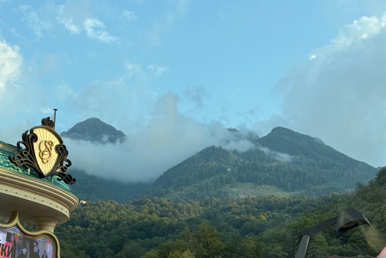 Сочи принял 685 тысяч туристов в январе 2026 года Турпоток снизился на 2 по сравнению с январем 2025 года когда Сочи принял более 700 тысяч гостей Уровень загрузки средств размещения составил 70 Экономикавпечатлений